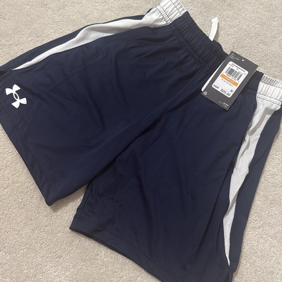 Under armour boys shorts - Picture 3 of 4